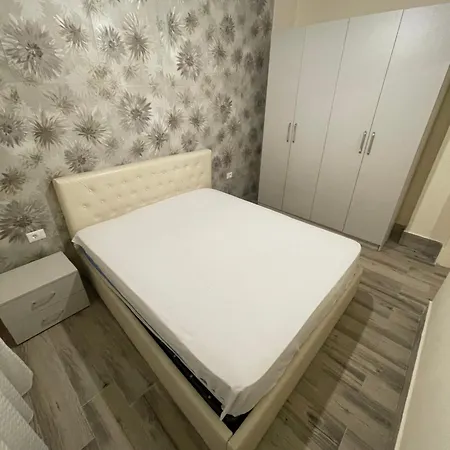 アパート Kriss ティラナ